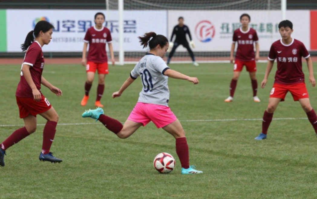 Quốc Việt xé lưới HAGL: Ninh Bình thắng 4-3 với 10 người và lỗ hổng quản lý trạng thái trận đấu