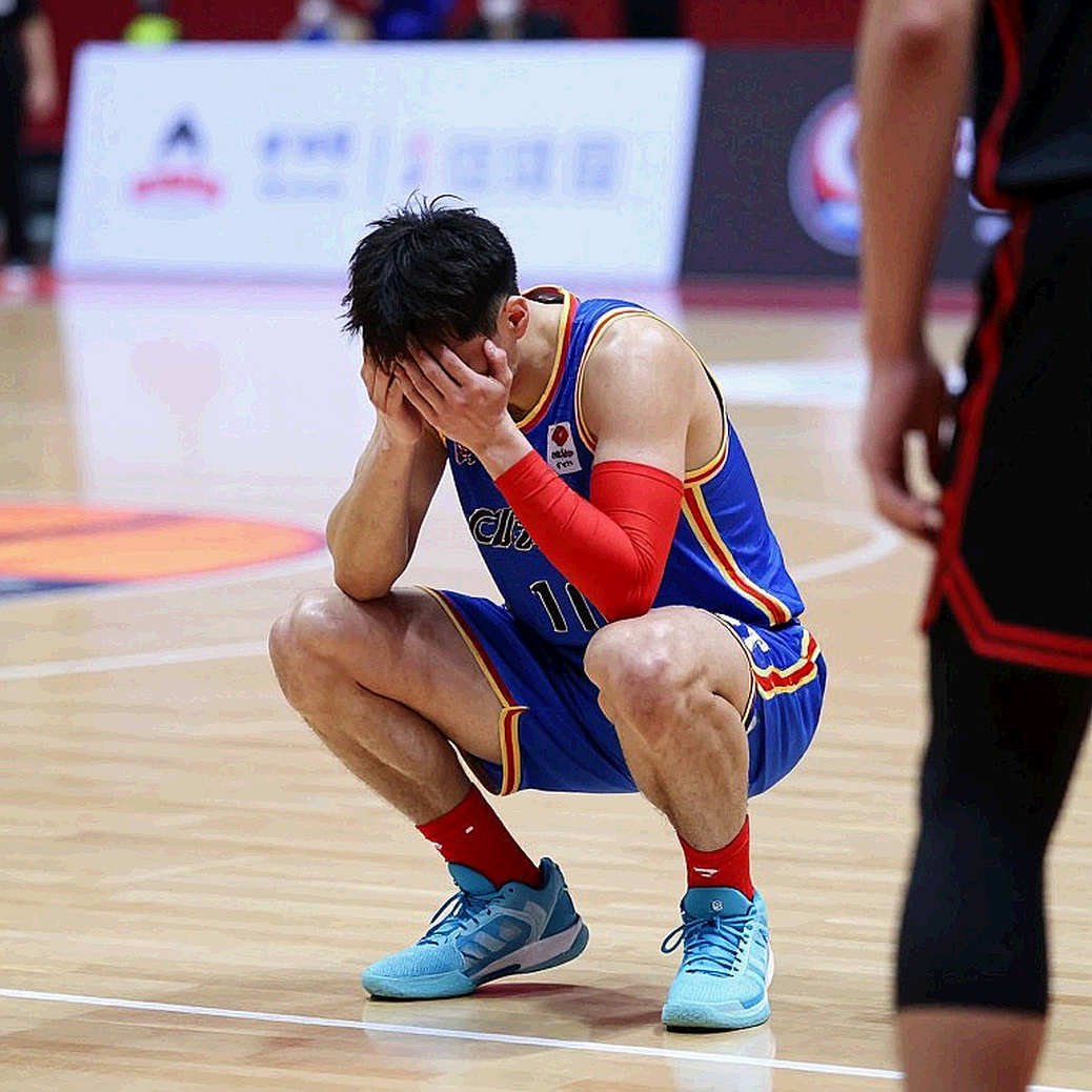 Khoảng trắng V.League: cột dữ liệu mà bóng đá Việt Nam không chịu điền