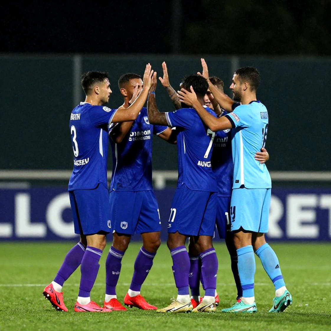 Heracles Almelo tận dụng cú vấp của Almere City: Vòng đấu mà sân nhà thắng trắng Heracles Almelo tận dụng cú vấp của Almere City: Vòng đấu mà sân nhà thắng trắng