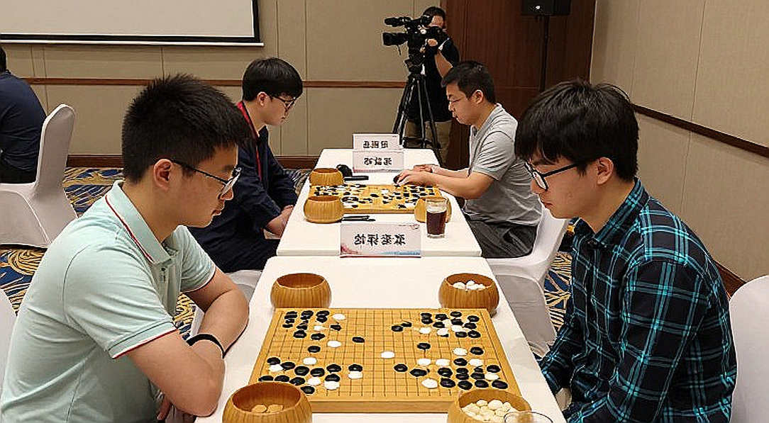 ChessBase Magazine số 225: Giữa tấm bìa mang tên Bent Larsen và những gì thực sự nằm trong hộp