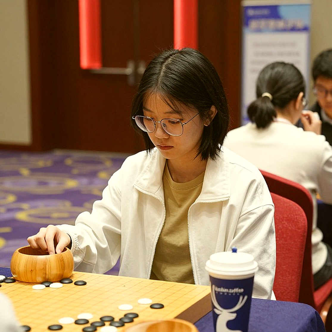 ChessBase Magazine số 225: 10 bài khai cuộc, 27 ván ngắn và một tiêu đề vượt quá dữ liệu