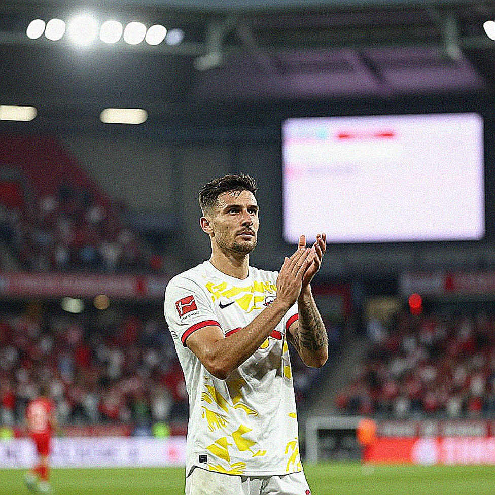 Ba trung vệ ở V.League: Lá chắn hay tấm khiên che rủi ro?