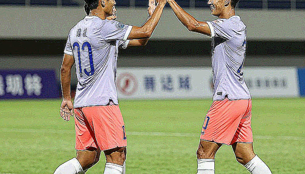 Viên ngọc thô Nguyễn Xuân Sơn: Từ cú đánh cột dọc AFF Cup đến chiếc xe điện - Khoảnh khắc bùng nổ mang về vinh quang cho Nam Định