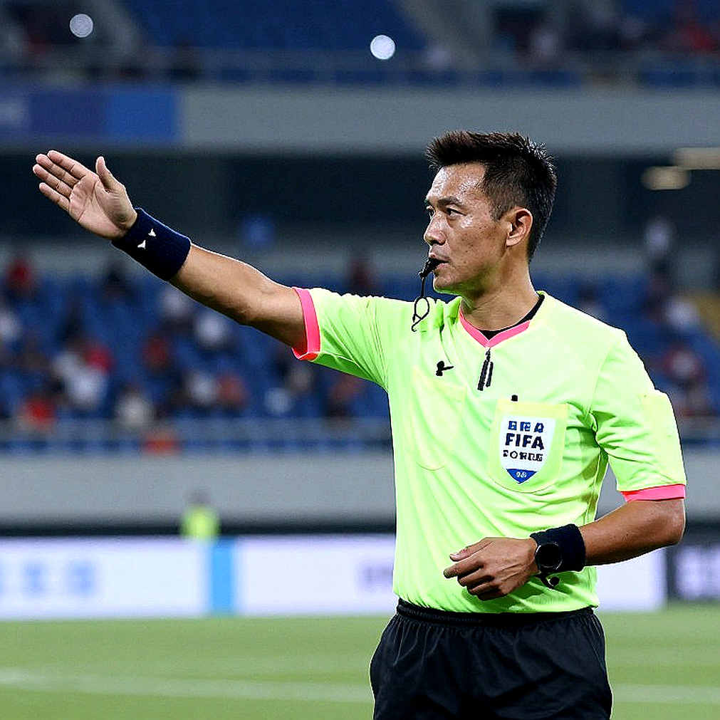 Vietnam U23, the Black Shirt, and the 45 Minutes Spent Solving a 10-Man Low Block Vietnam U23, the Black Shirt, and the 45 Minutes Spent Solving a 10-Man Low Block