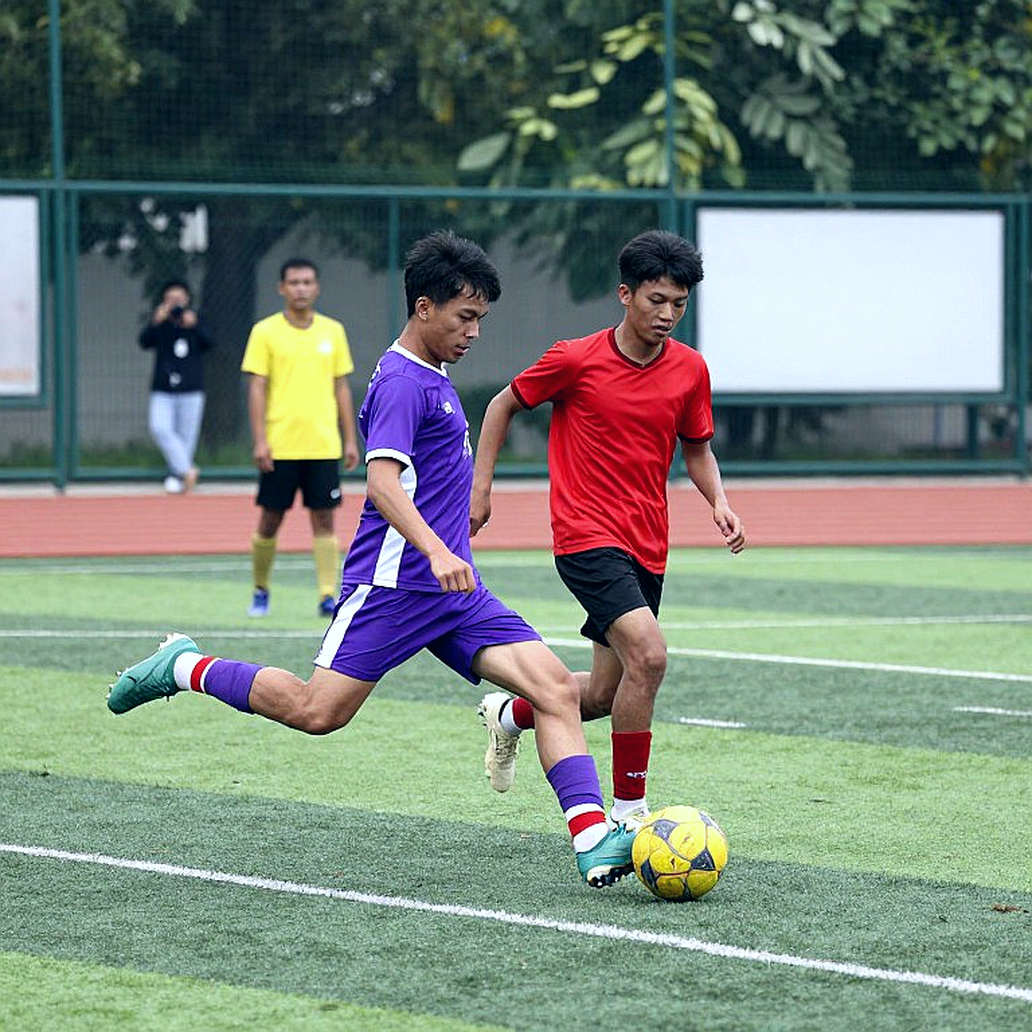 V.League giữa kỳ chuyển nhượng: tín hiệu thật nằm ở điều khoản hợp đồng