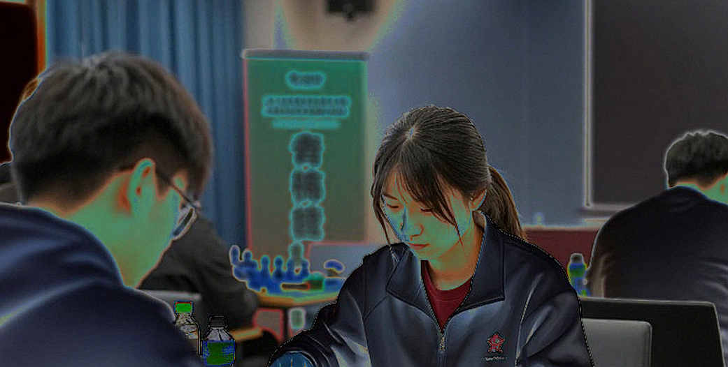 Bodhana Sivanandan: 11 tuổi, bàn số một và con số 2504 ở Samarkand