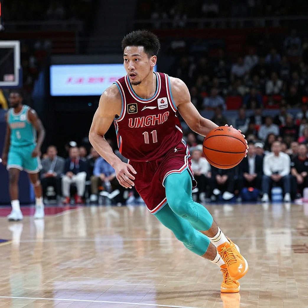 Thomas Walkup chính thức rời Olympiacos sau 5 năm vinh quang, gia nhập Dubai Basketball với hợp đồng 3 năm