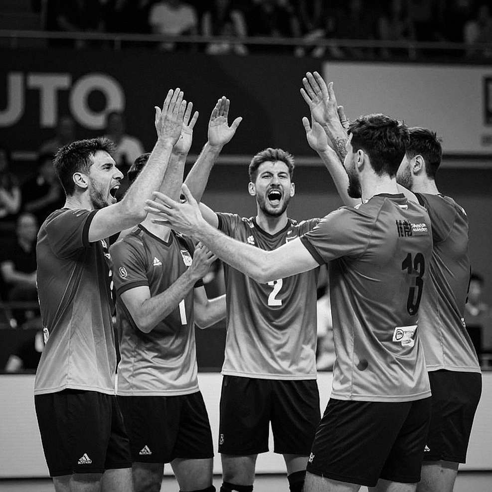 Khi Sân Cỏ Trở Thành Nghĩa Trang: Nghịch Lý Của Những Khoảng Trống Và Tiếng Vọng Ở V.League