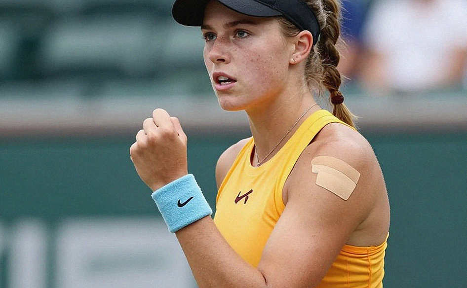 Sabalenka dừng trận vì mùi thuốc lá ma túy, cô gái nói 'cực kỳ gay gắt'